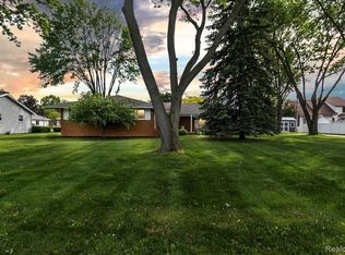 5013 Northfield Dr, Monroe, MI 48161