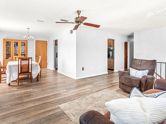 2nd image of 885 Pilgrim Dr