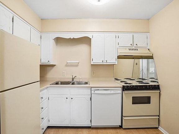 5th image of 2732 Whitney Pl APT 101