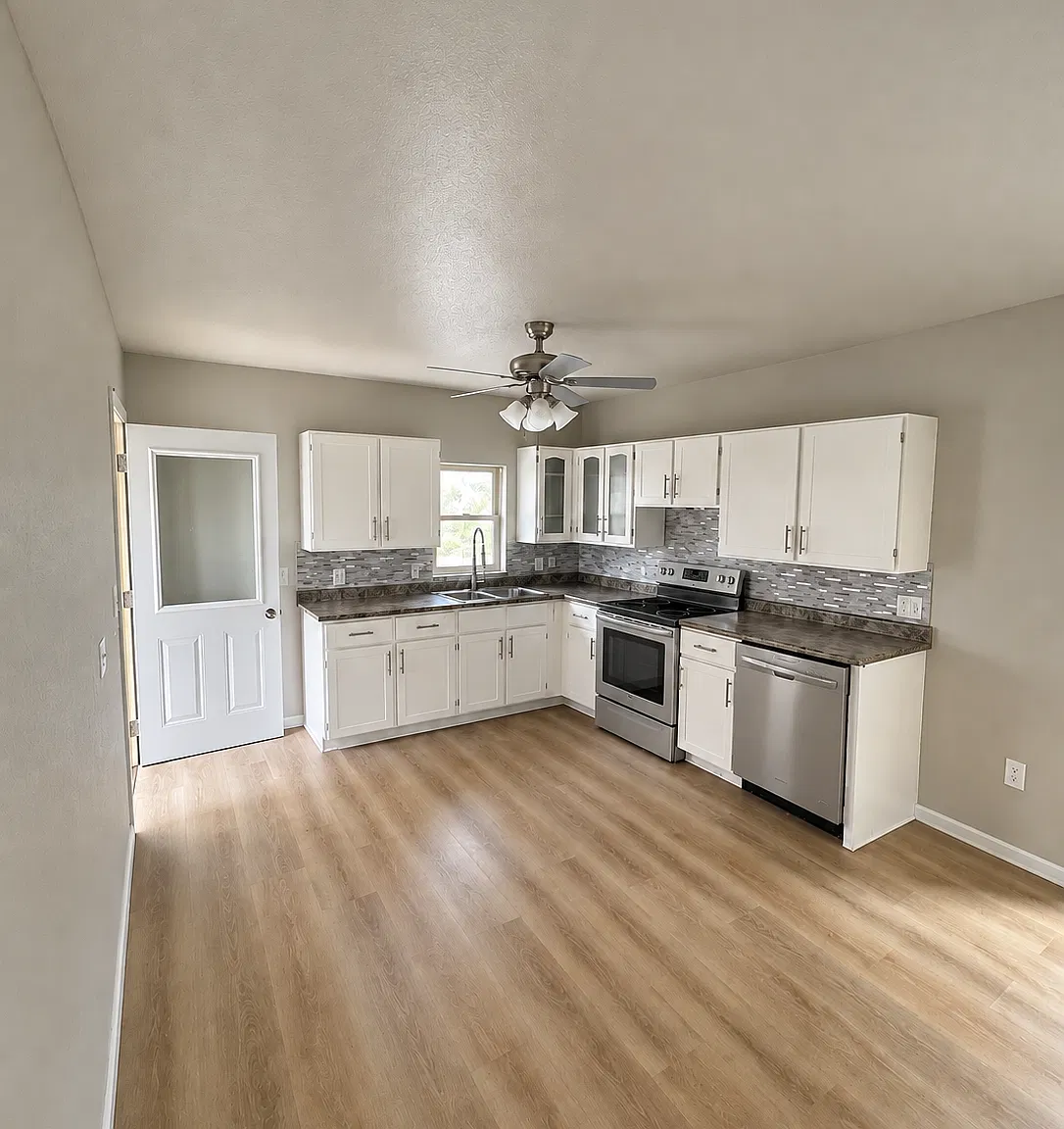 3 bed, 1300 sqft, $1,895 — Photo 3