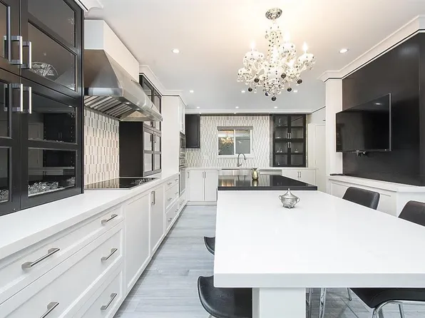 5530 Greenleaf Rd, West Vancouver, BC V7W 1N6
