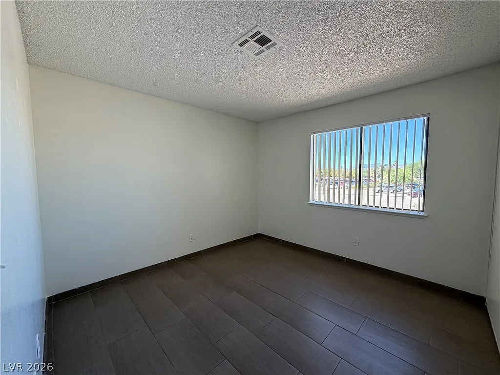 2 bed, 2.0 bath, 912 sqft, $1,295 — Photo 4