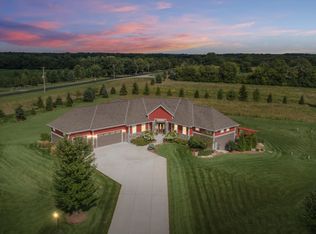 1180 Ravinia View Ln, Summit, WI 53066