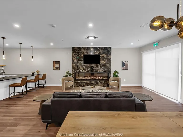 12 Mill St W #412 — Photo 32