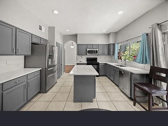 4th image of 2014 Applegate Dr