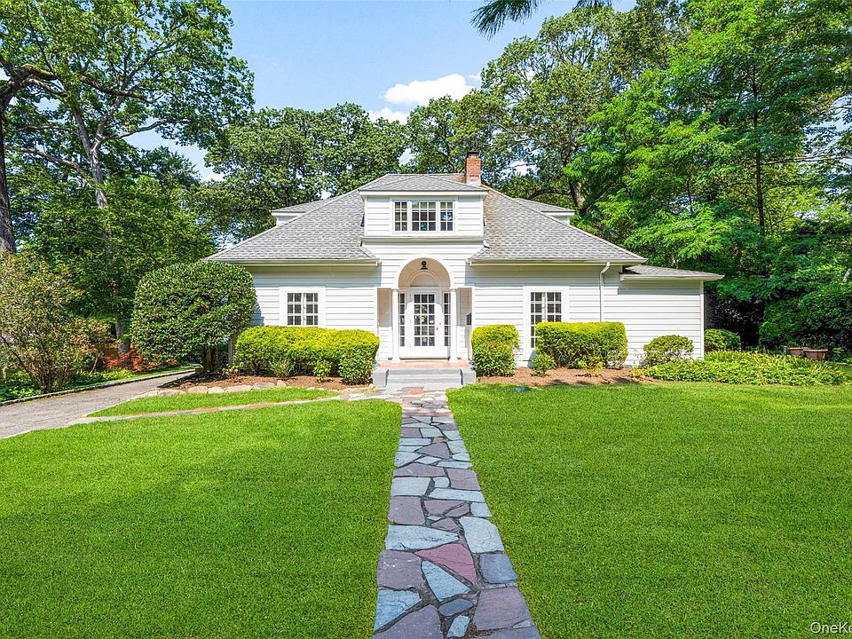 1st image of 584 Forest Avenue