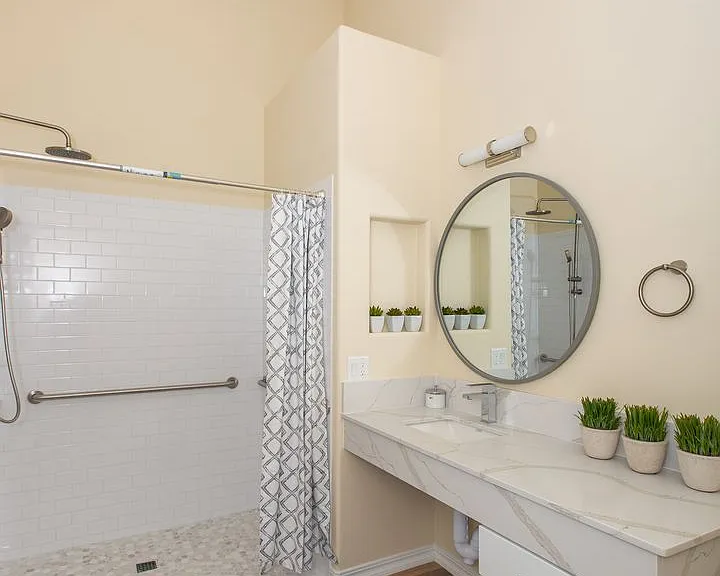 1117 E Gurley St — Photo 15