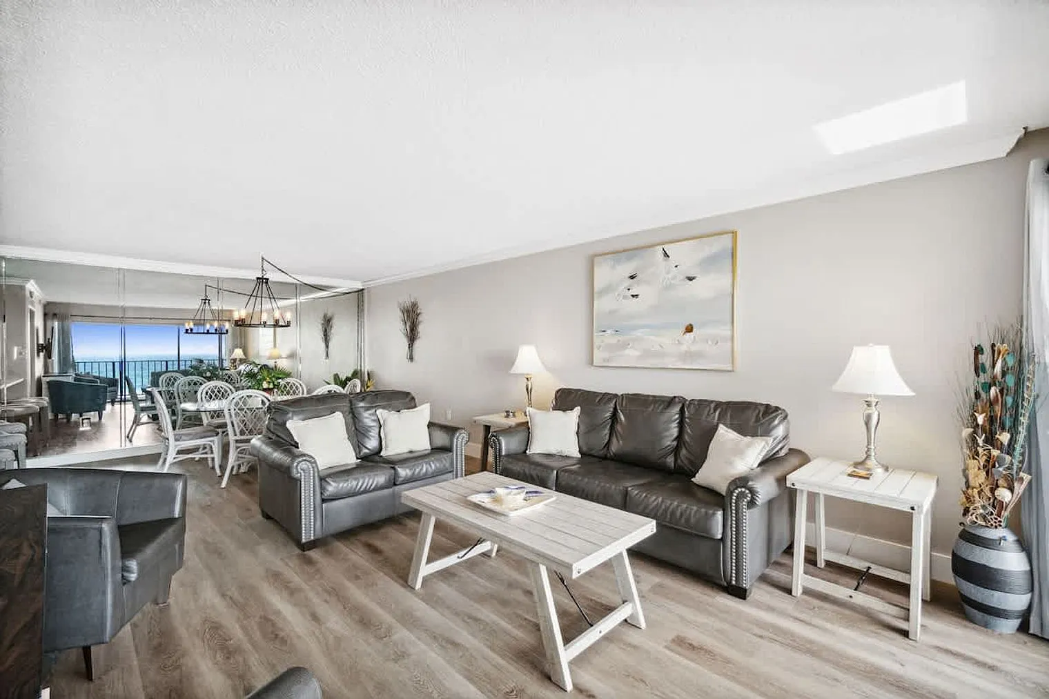 2 bed, 2.0 bath, 1044 sqft, $1,918 — Photo 4
