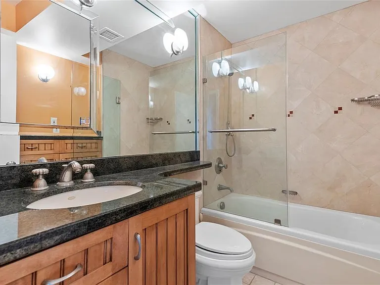 2881 33rd Ct #Penthouse A — Photo 15