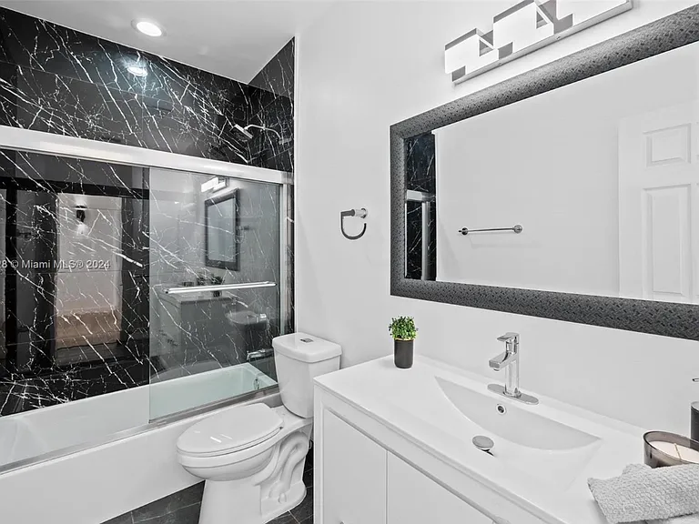 1705 Johnson St — Photo 13
