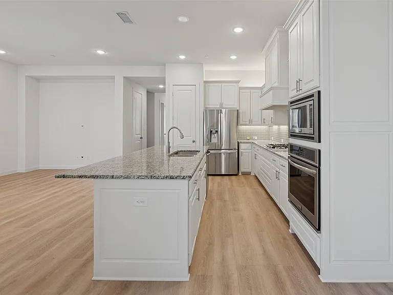 928 Marian Dr — Photo 8