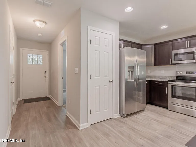 4612 Firestone Rd — Photo 5