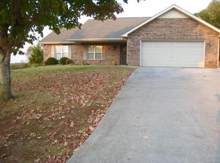 1305 Chesty Puller Cir, Maryville, TN 37803
