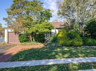 27 Gary Rd, Syosset, NY 11791