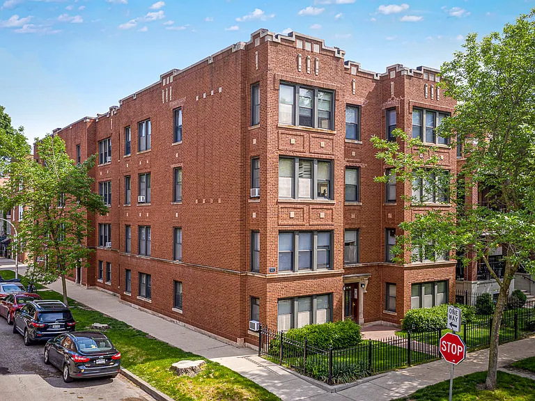 3911 1/2 N Greenview Ave #1 — Photo 6