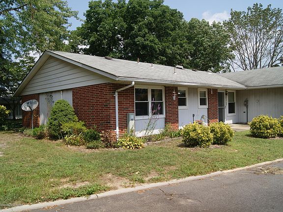 3rd image of 372B Portsmouth Dr
