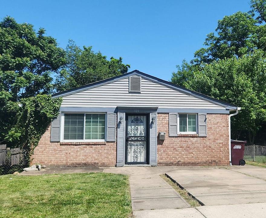 1st image of 724 Mentor Ave