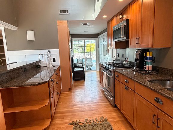 5th image of 42 Lilalyn Dr