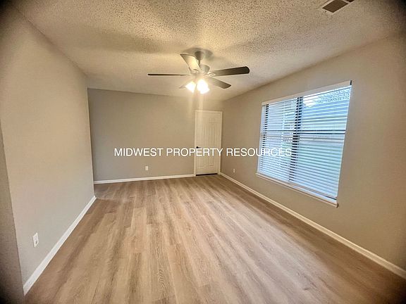 4th image of 204 Sky Vue Dr APT A