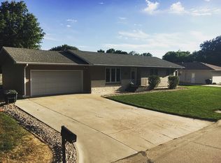 625 Eads Ave, Hebron, NE 68370