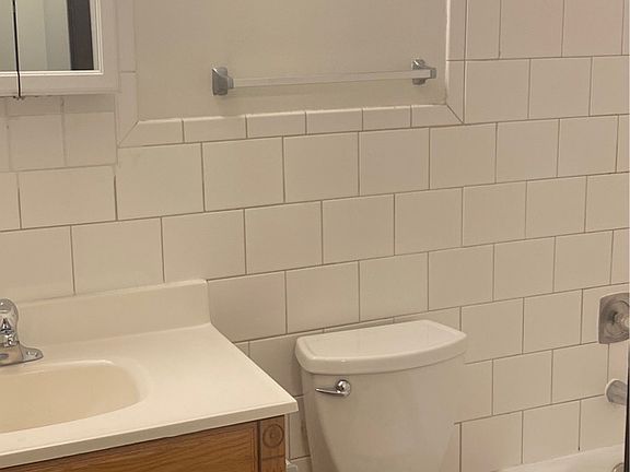 4th image of 1011 Grand Ave #15