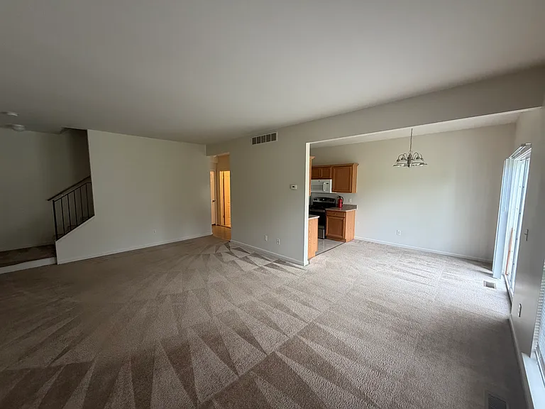 102 Riversedge Dr — Photo 6