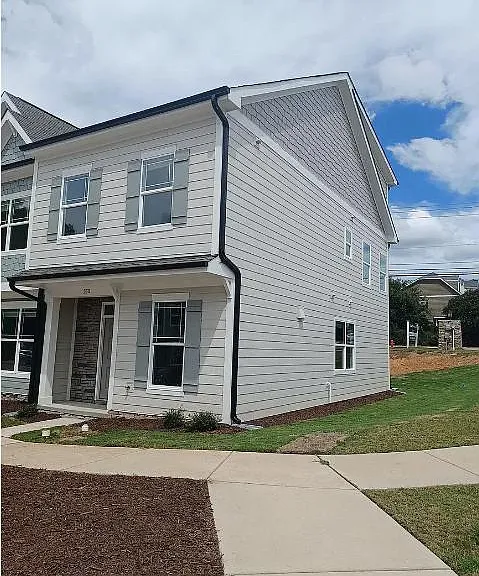 330 Old Grove Ln — Photo 1