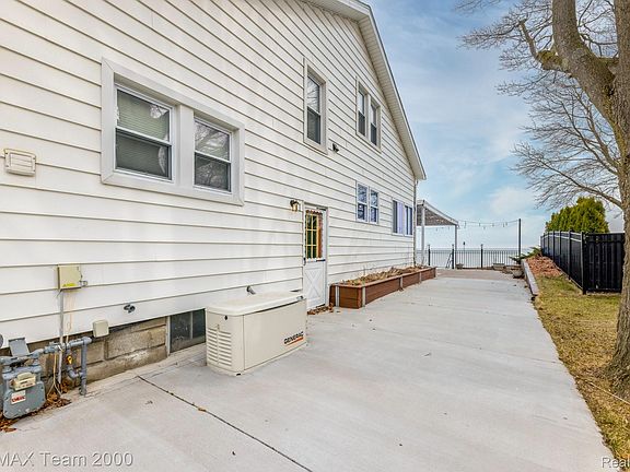 5th image of 7745 Lakeview Dr