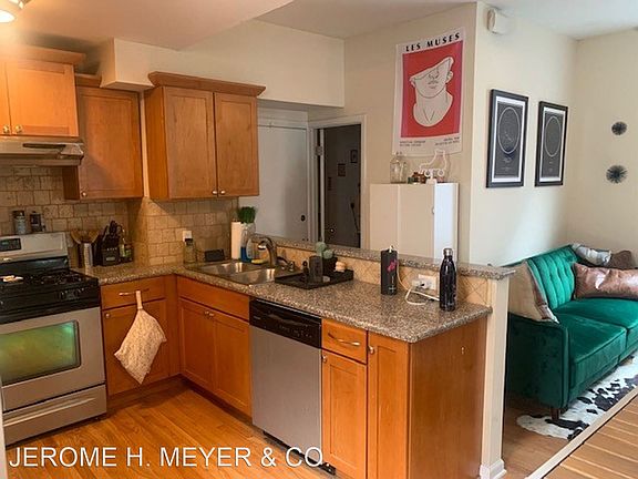 3rd image of 3037 N Southport Ave APT 2F