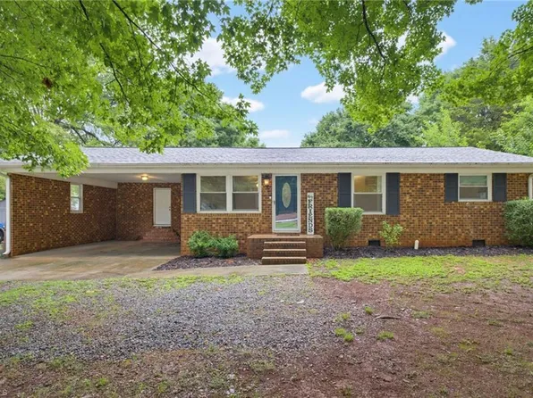 6954 Gra Lan Dr, Thomasville, NC 27360