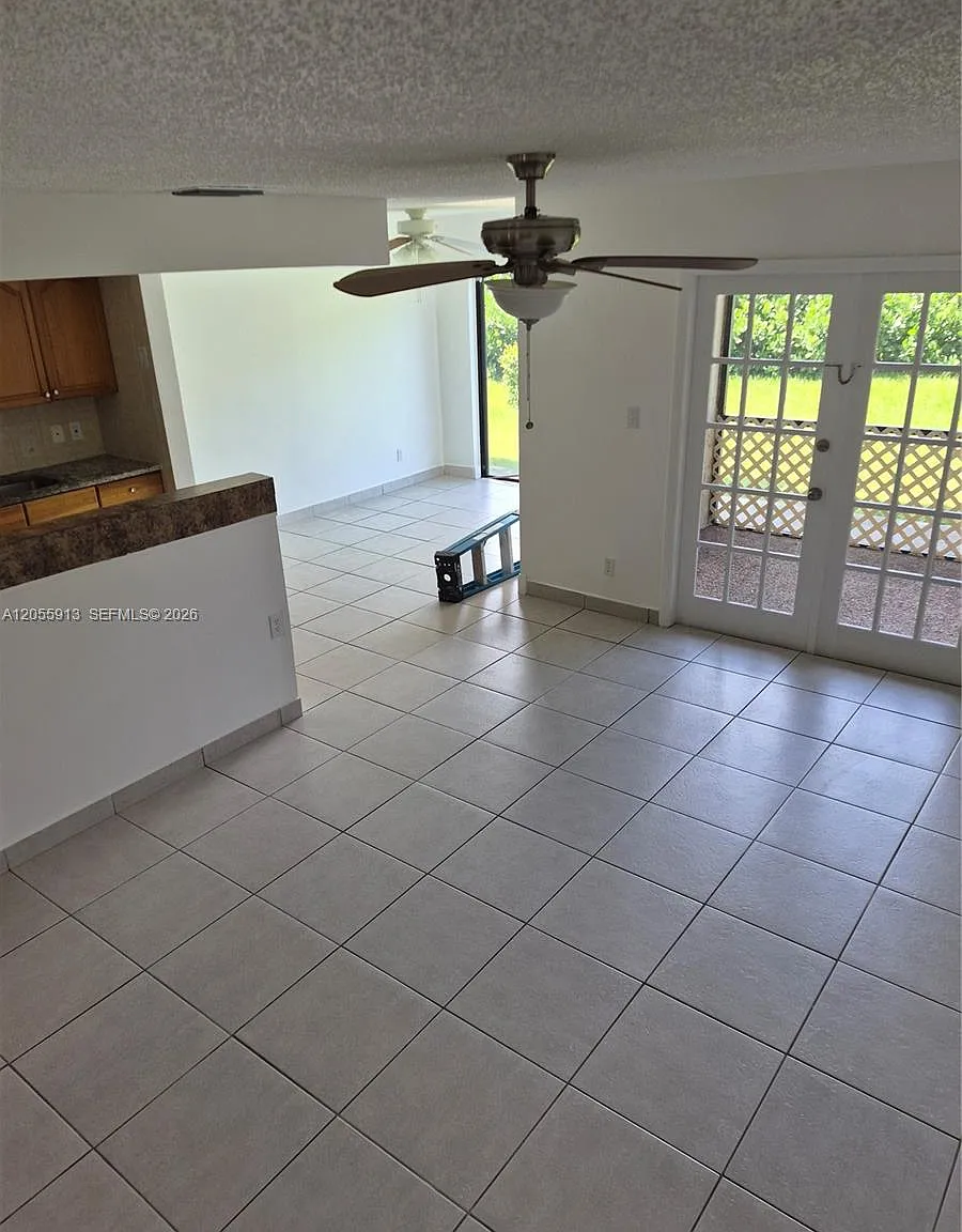 Maplewood Townhouses Cond — Photo 4