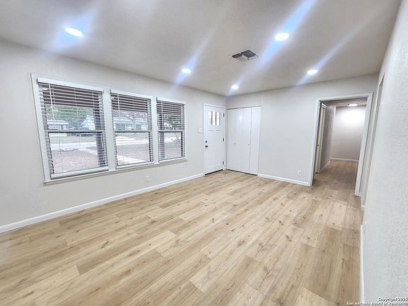 4th image of 402 Nash