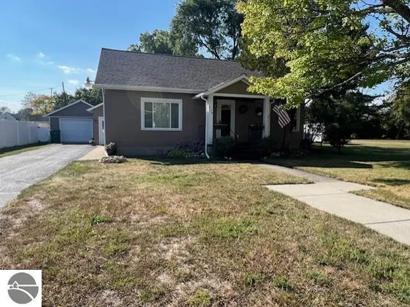 224 4th Ave, Tawas City, MI 48763
