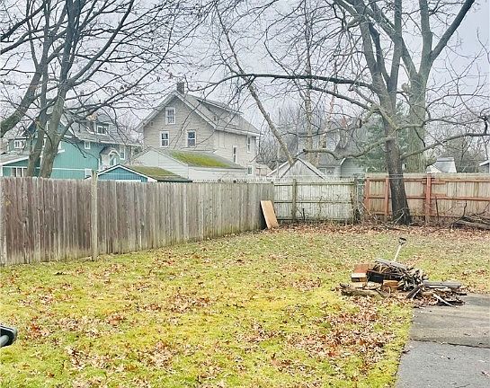 5th image of 902 Cole Ave