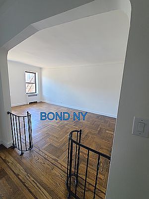 2nd image of 4960 Broadway APT 3B