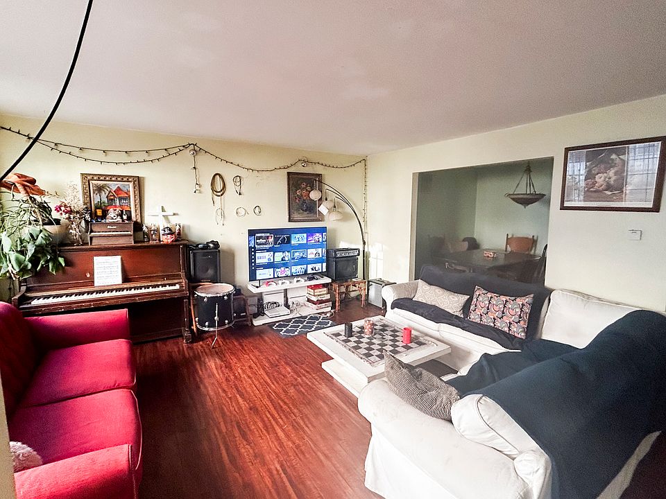 1st image of 329 N Burlington Ave