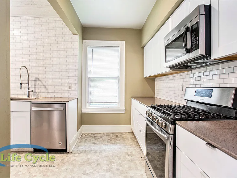 335 Washington St SE — Photo 17