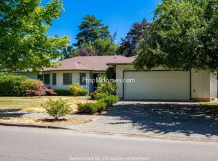 15775 NW Oak Hills Dr, Beaverton, OR