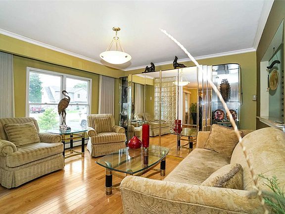 2nd image of 2703 Connecticut Ave