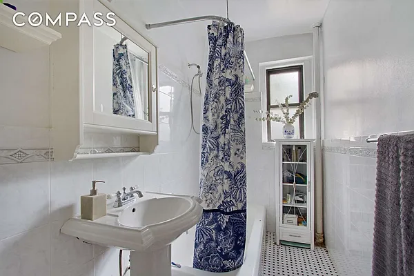 Rented by Compass | media 24