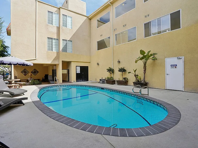 Willis Apartments — Photo 41