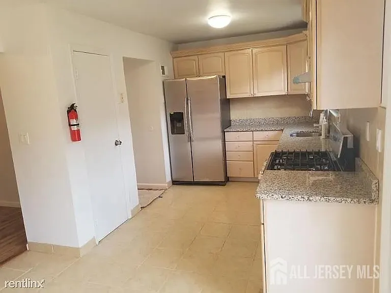 804 Maple Hill Dr — Photo 9