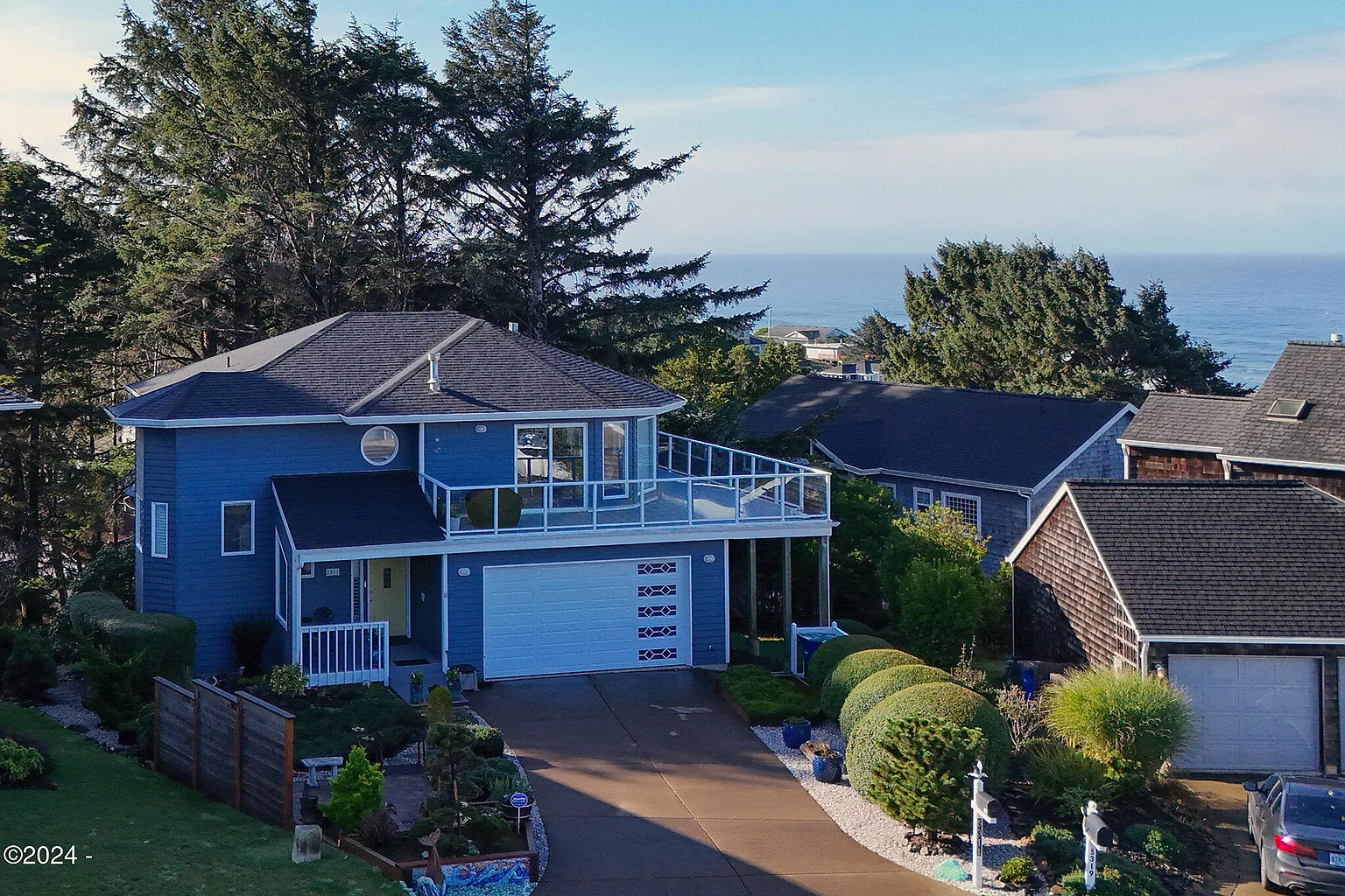 5311 NE Port Pl photo 1