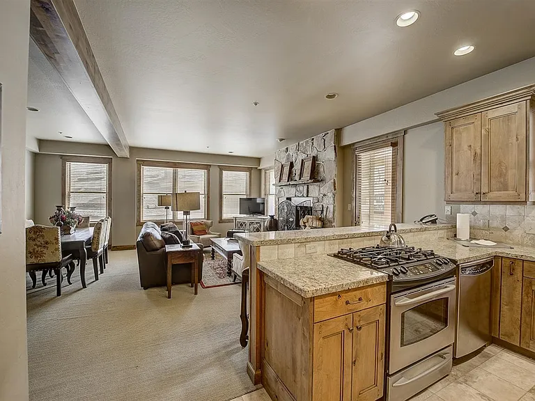 7580 Royal St E #22 — Photo 11