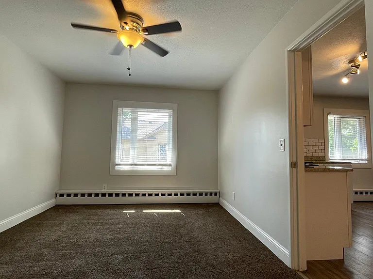 689 Lowry Ave NE #9 — Photo 30