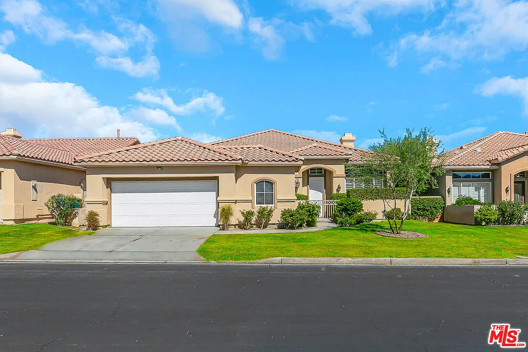 3 bed, 2.5 bath, 2424 sqft, $4,950 — Photo 3