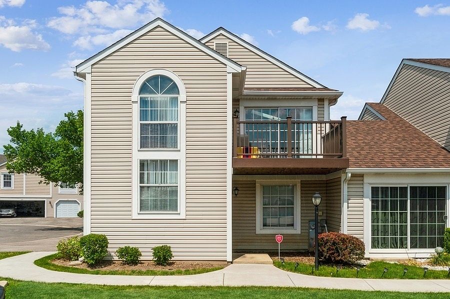 1st image of 634 Le Parc Cir #634