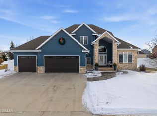 38 Desiree Dr, Grand Forks, ND 58201