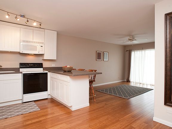 2nd image of 320 Circle Ave APT 506