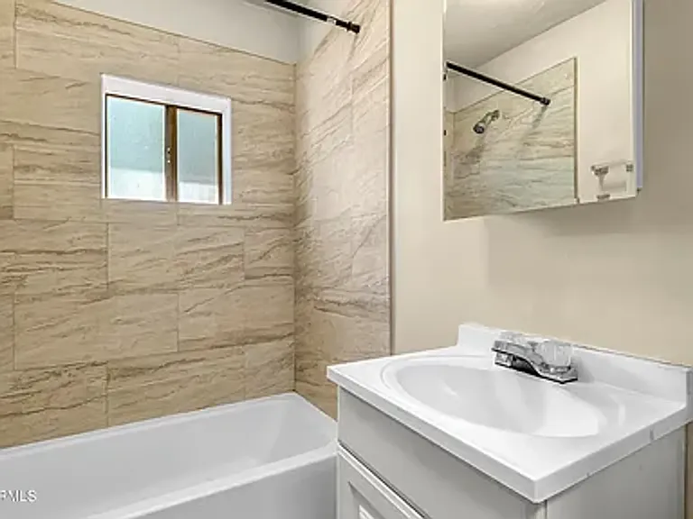 114 E Franklin Ave — Photo 10